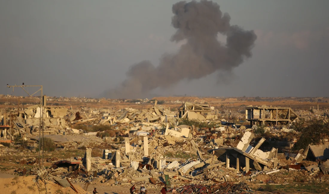 Hamas, İsrail’in ateşkese rağmen Gazze’deki sivil kampları bombalayarak yerinden edilenleri