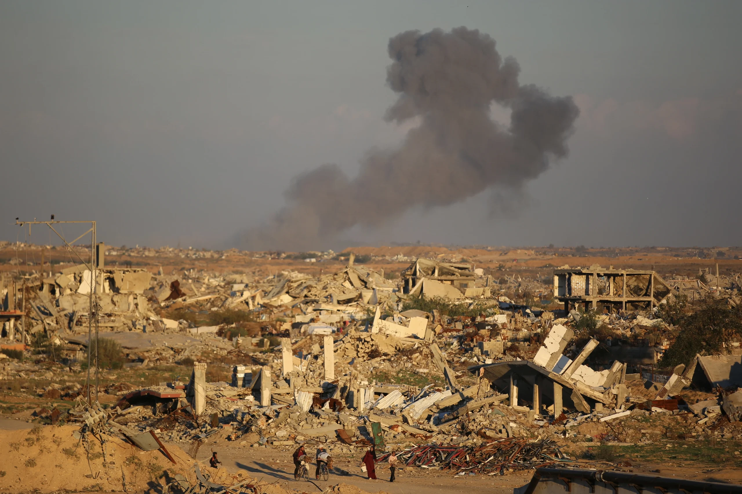 Hamas, İsrail’in ateşkese rağmen Gazze’deki sivil kampları bombalayarak yerinden edilenleri