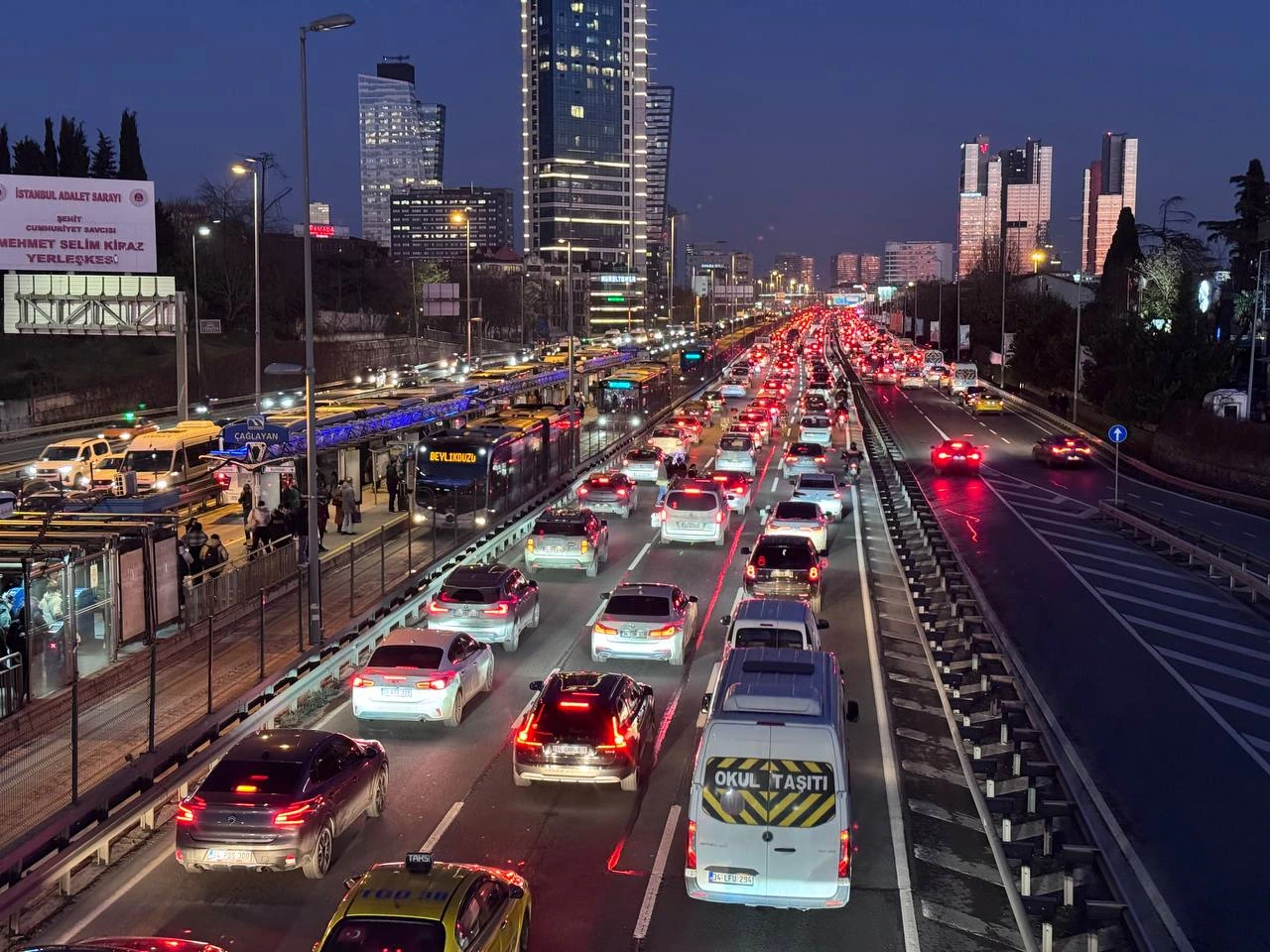 İstanbul’da mesai sonrası trafik çilesi yine zirve yaptı; yoğunluk yüzde