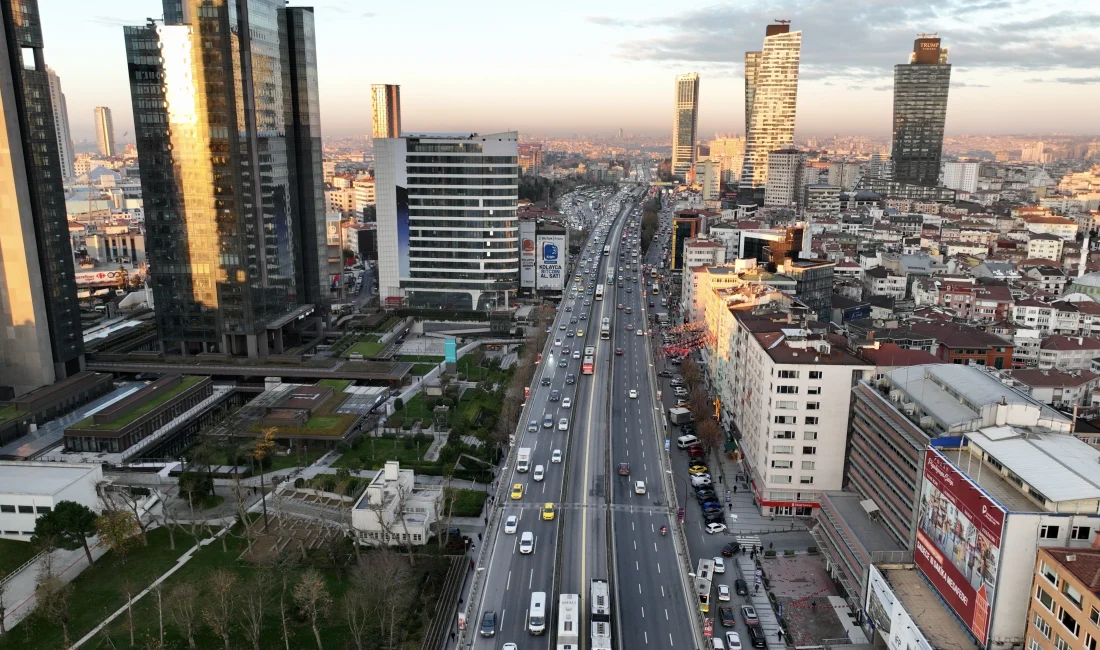 İstanbul’da haftanın ilk iş gününde köprüler ve ana arterlerde trafik