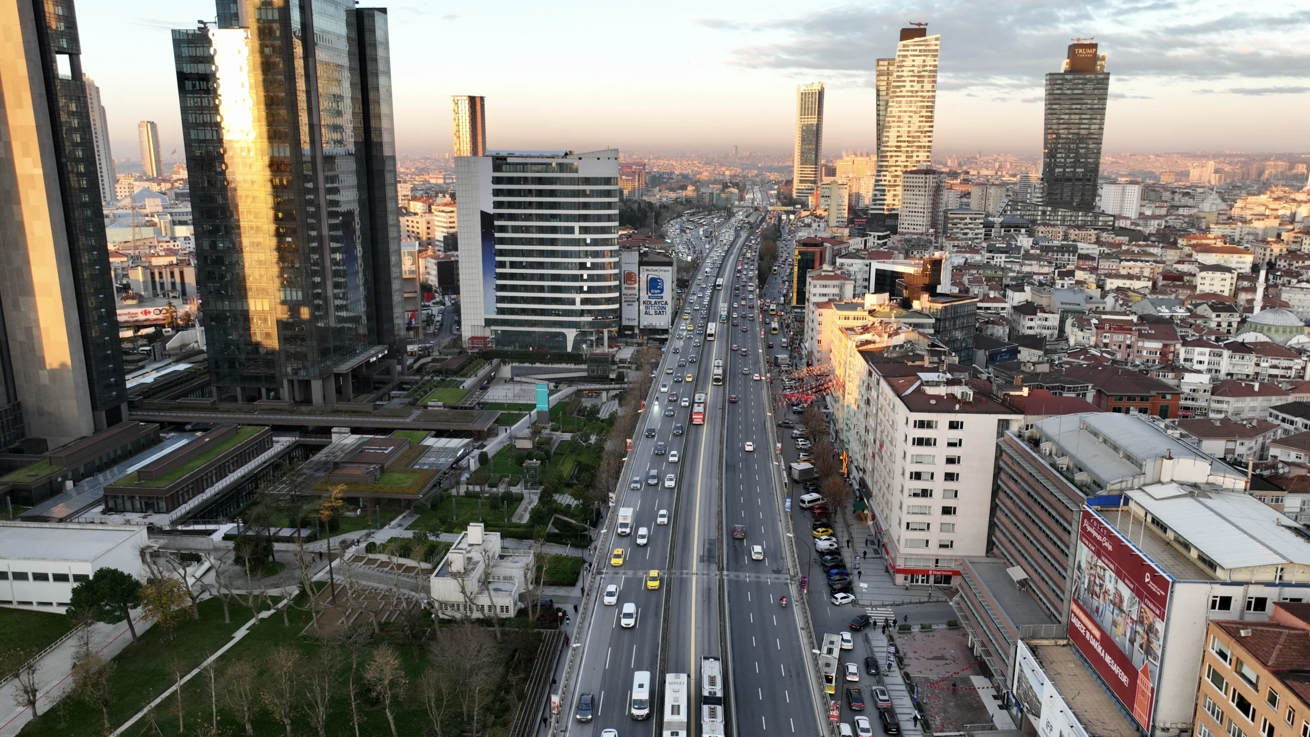 İstanbul’da haftanın ilk iş gününde köprüler ve ana arterlerde trafik