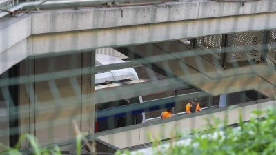 İzmir'de metro hattında meydana gelen teknik arıza nedeniyle seferler durdu,