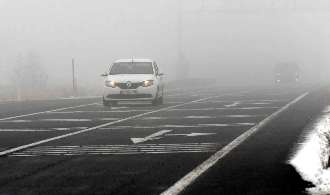 Kars’ta kar yağışı sonrası oluşan yoğun sis hem hava trafiğini
