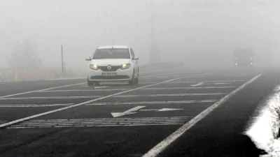 Kars’ta kar yağışı sonrası oluşan yoğun sis hem hava trafiğini