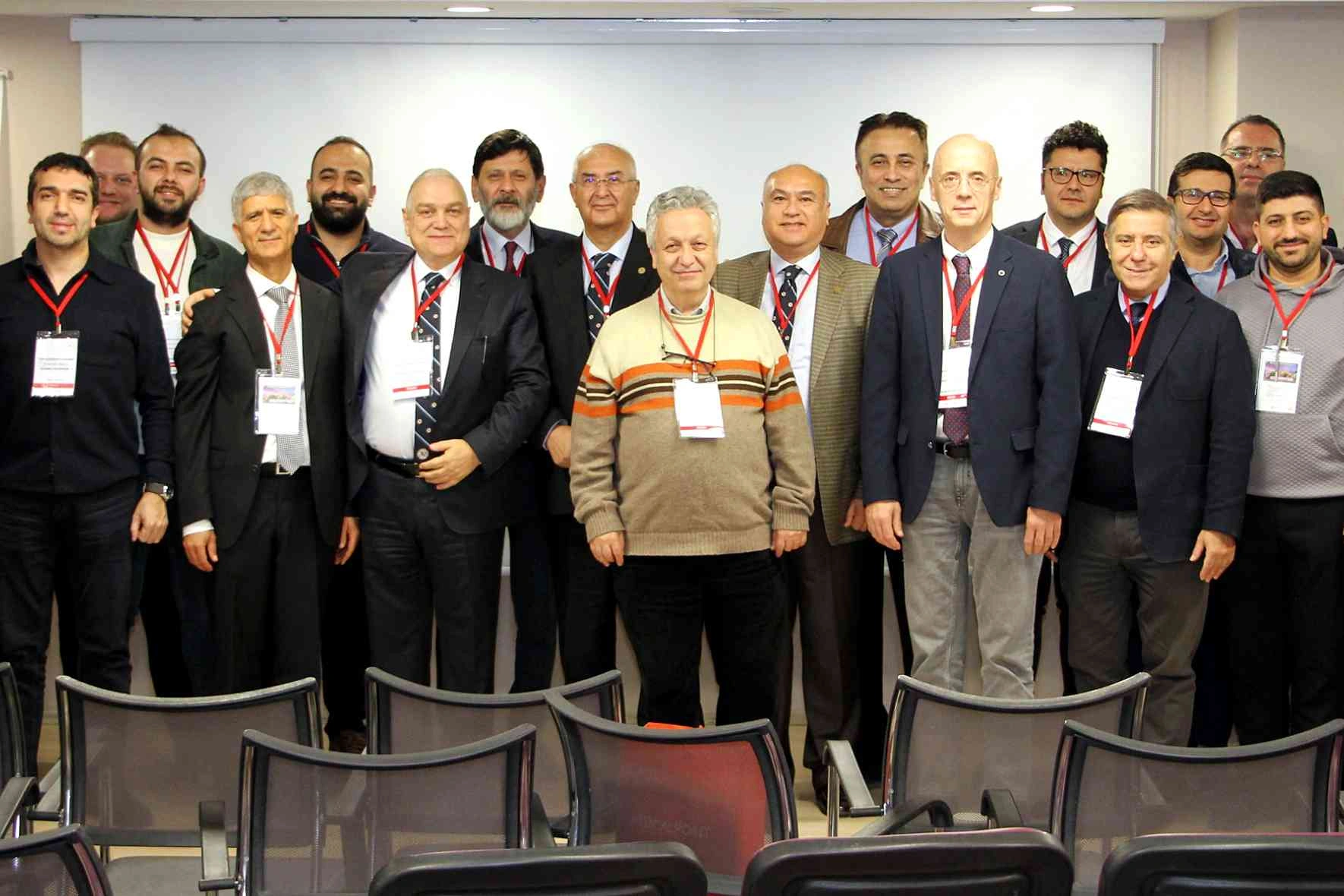 Türkiye’nin dört bir yanından beyin ve sinir cerrahları, Gaziantep’te düzenlenen