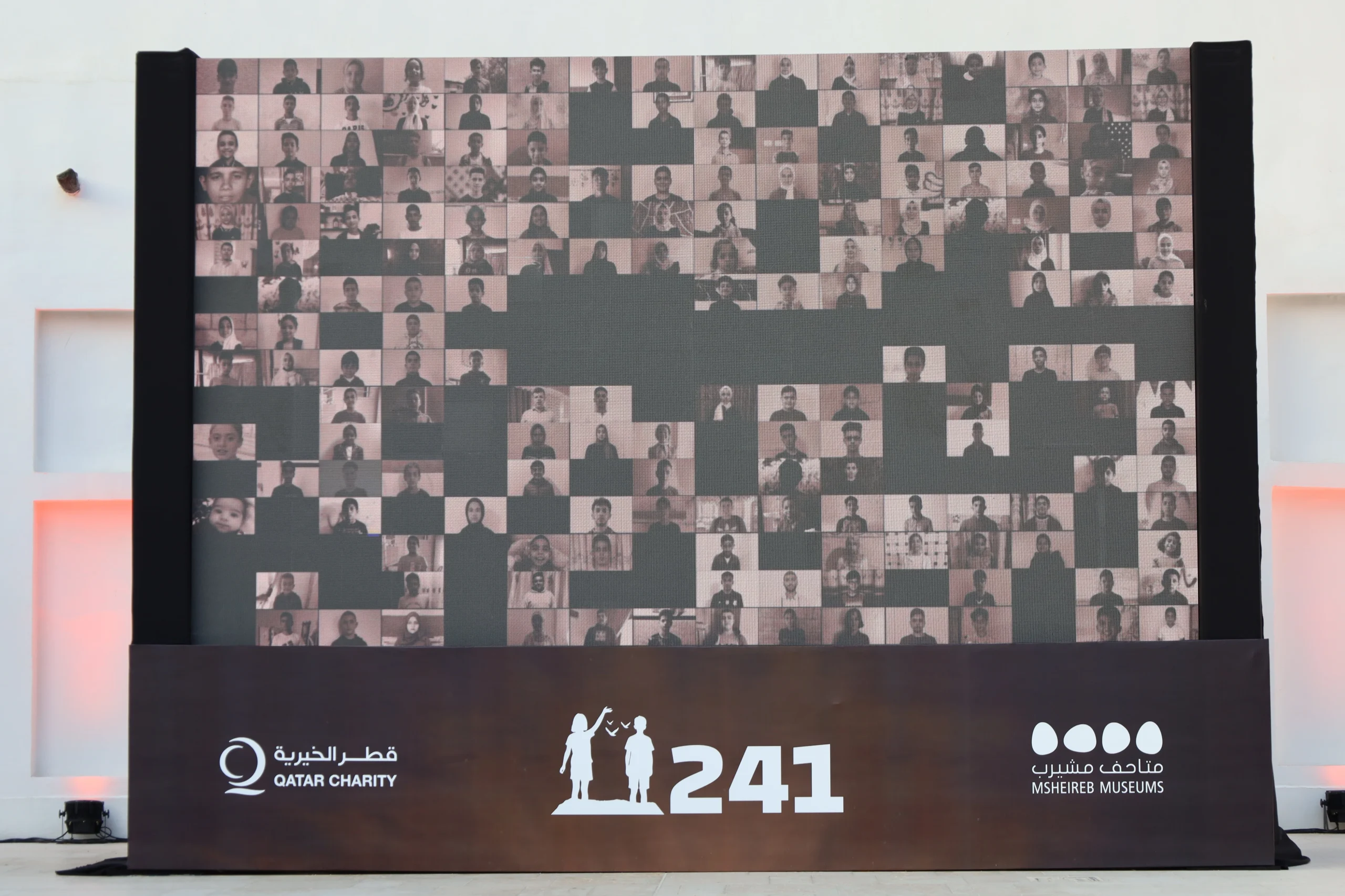 Gazze’de hayatını kaybeden 241 çocuğun anısına Katar’da duygusal bir sergi