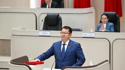 Kırgızistan'da erken seçimle belirlenen yeni dönem milletvekilleri, yemin ederek yasama