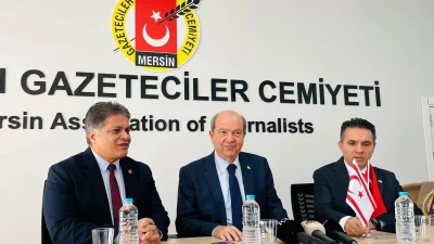 Ersin Tatar, Mersin’de Vali Atilla Toros ve basın mensuplarıyla bir