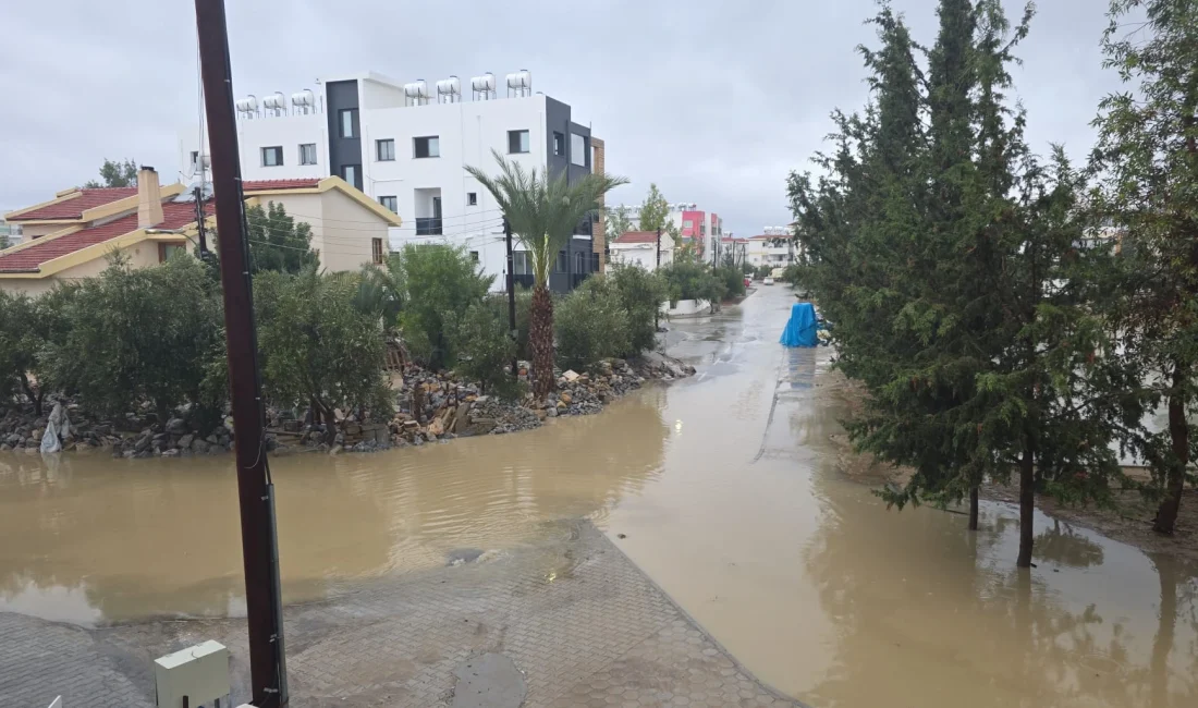 KKTC'de etkili olan sağanak yağışlar, su taşkınları ve yol kapanmalarına
