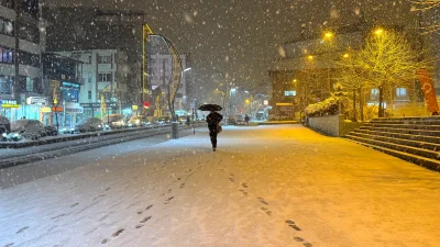 Türkiye’nin doğusu ve batısında etkili olan kar yağışı, ulaşımı olumsuz