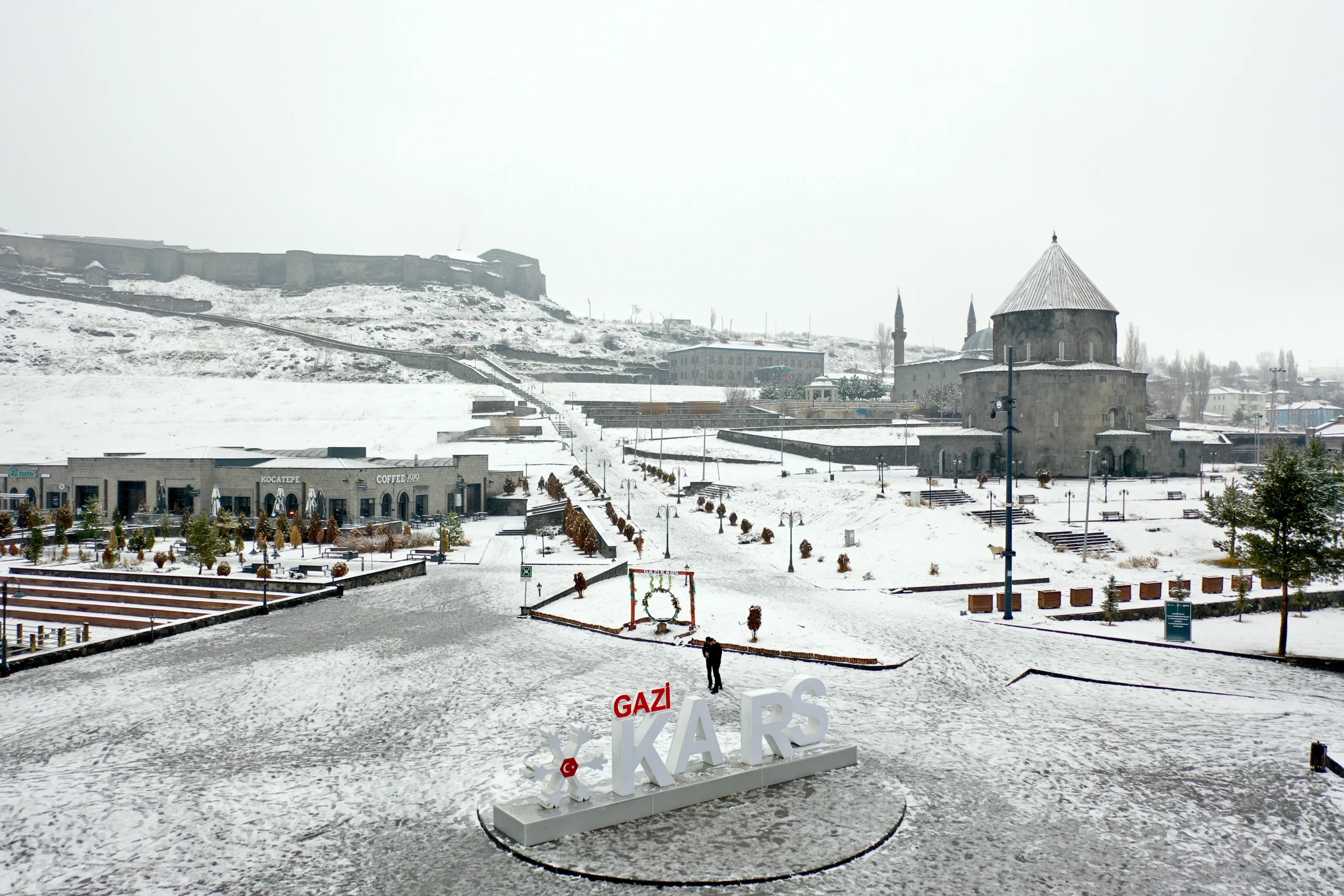 Kars ve Ardahan'da etkili olan yoğun kar yağışı ve sis,