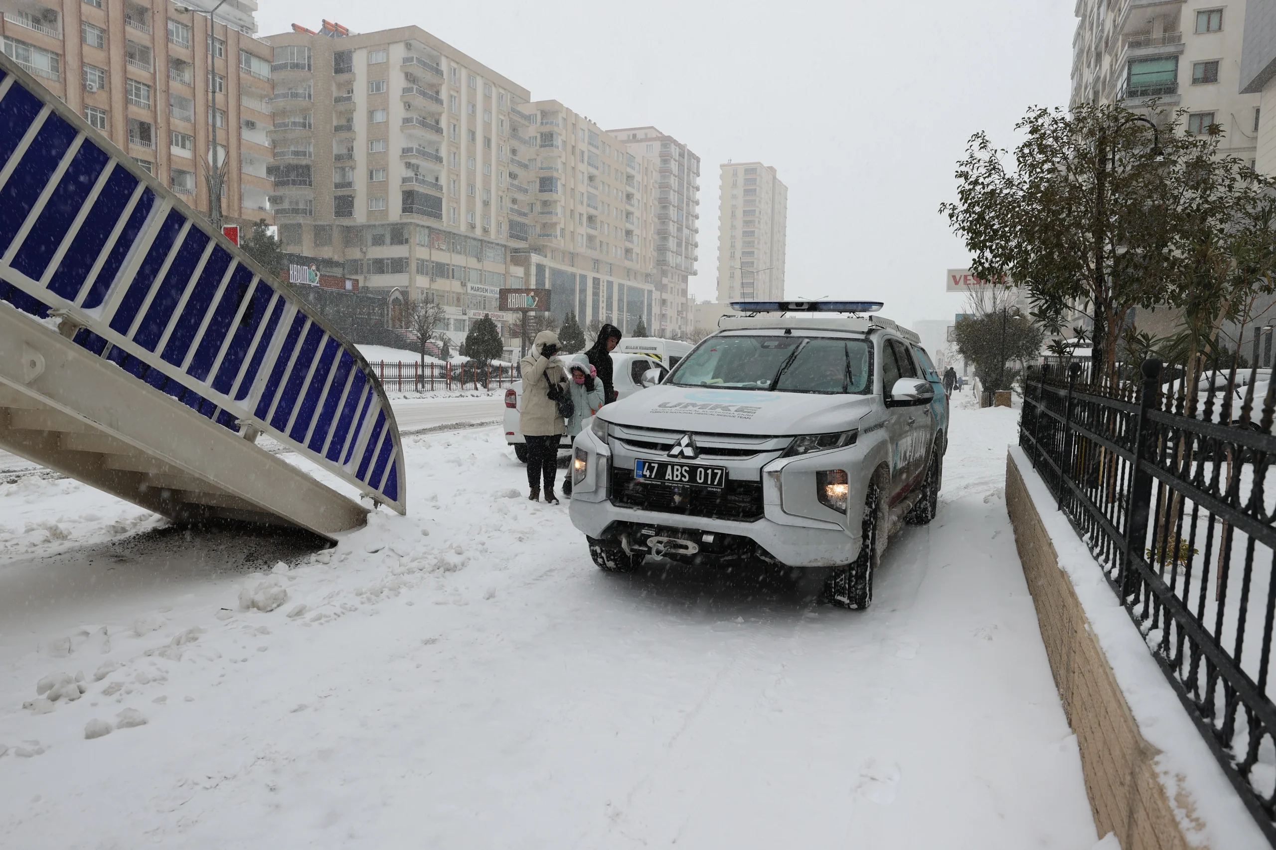 Mardin’de etkili olan kar yağışına rağmen sağlık ekipleri 594 kişiyi