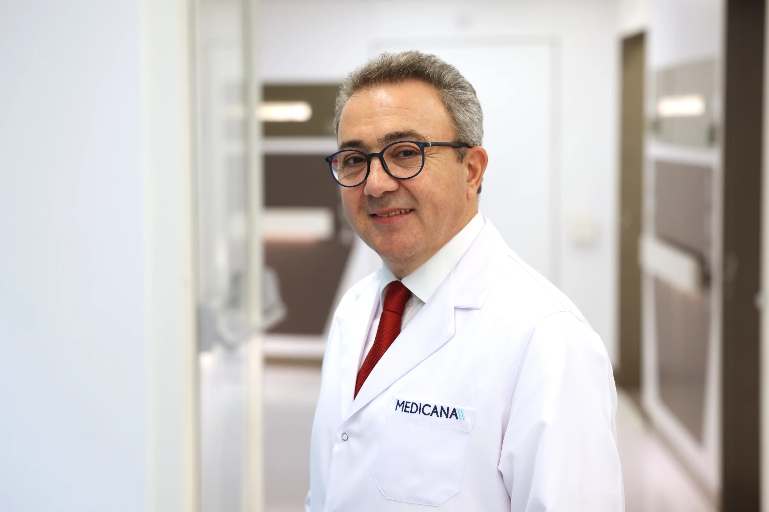 Ateşli çocuklara kalın kıyafetler giydirmek, iyileşme sürecini geciktiriyor ve enfeksiyon