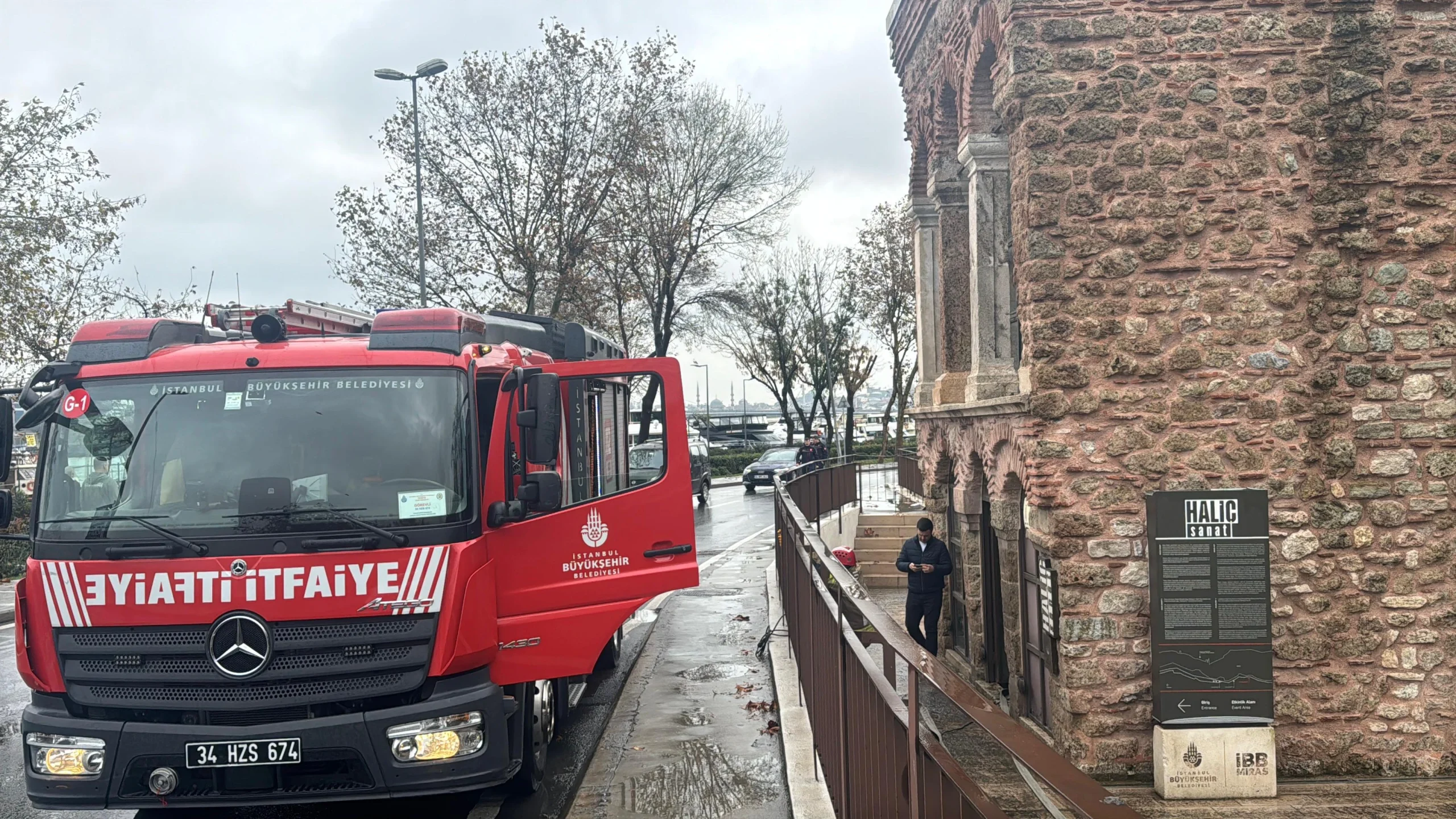 İstanbul’da aralıklarla etkili olan sağanak yağış, trafikte aksamalara ve bazı