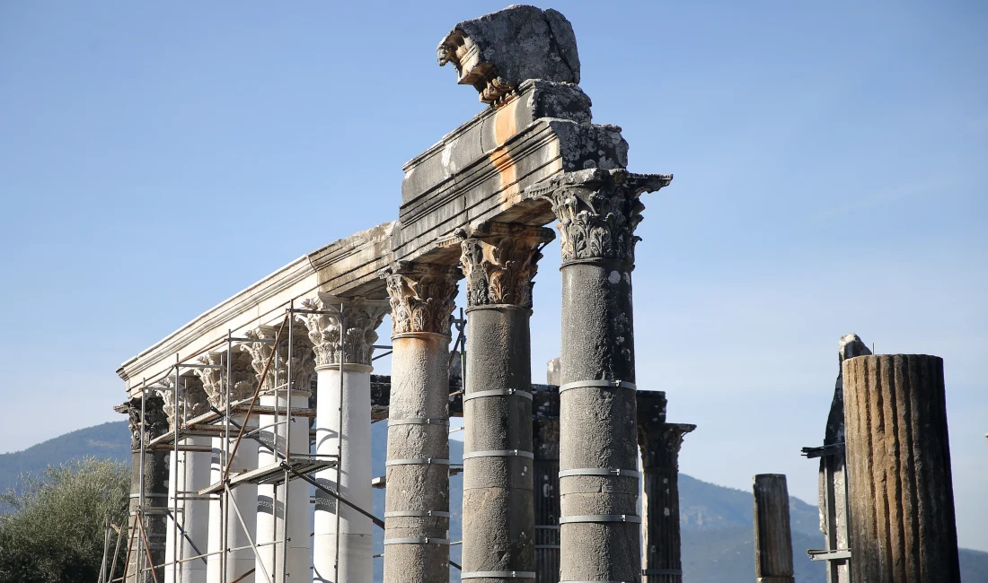 Euromos Antik Kenti'ndeki Zeus Tapınağı’nda süren restorasyon çalışmalarıyla tapınak hem