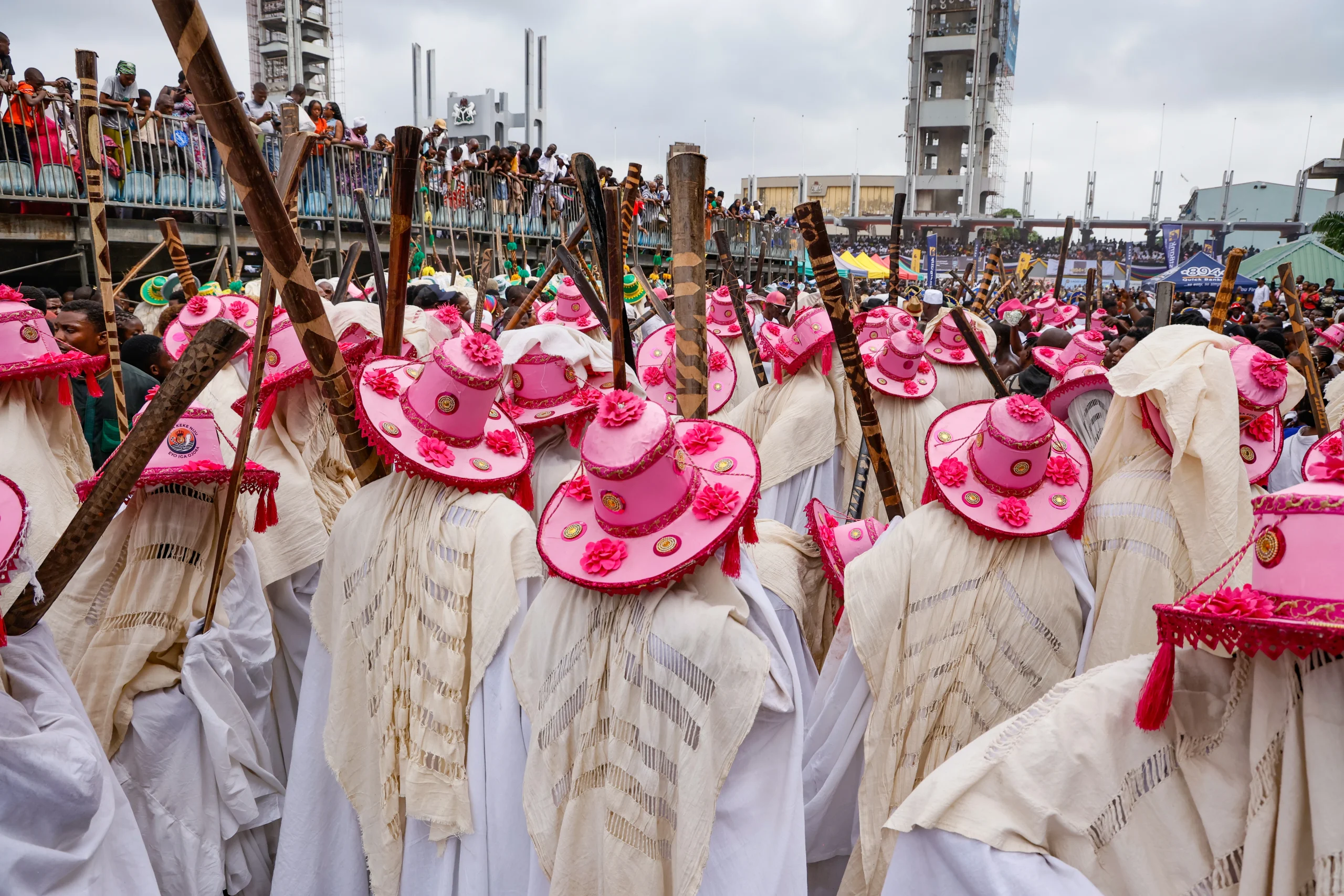 Nijerya’nın en büyük kenti Lagos’ta, yüzyıllardır sürdürülen geleneksel Eyo Festivali,