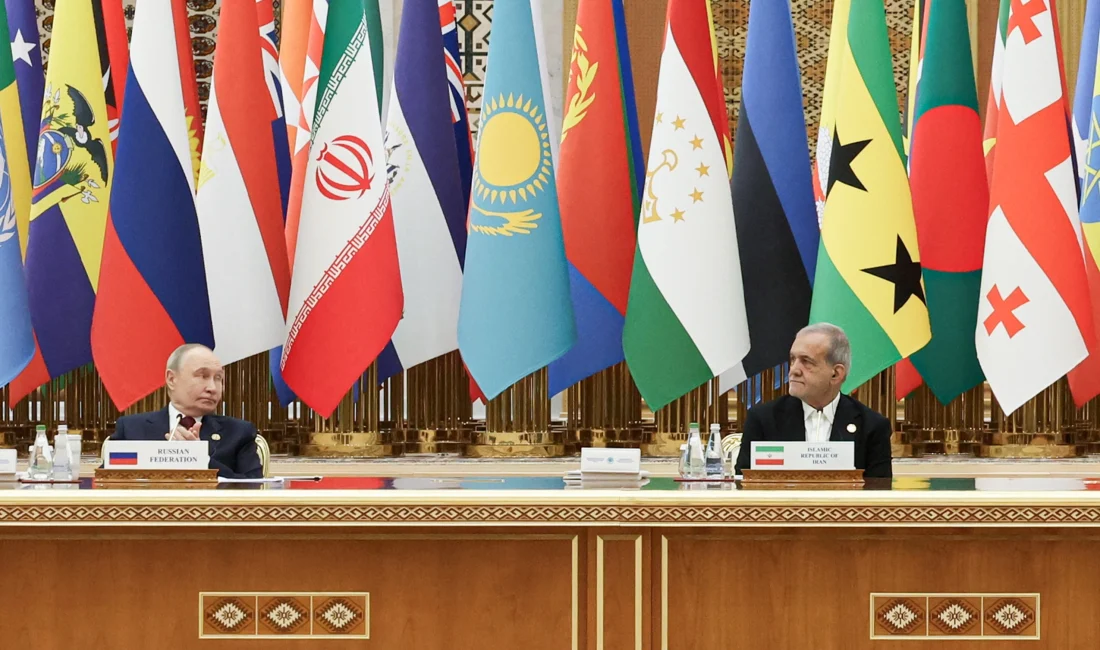 İran Cumhurbaşkanı Pezeşkiyan’dan Barış İçin Uluslararası Hukuk Vurgusu İran Cumhurbaşkanı Pezeşkiyan, Türkmenistan'da düzenlenen forumda yaptığı konuşmada, barışın adalet