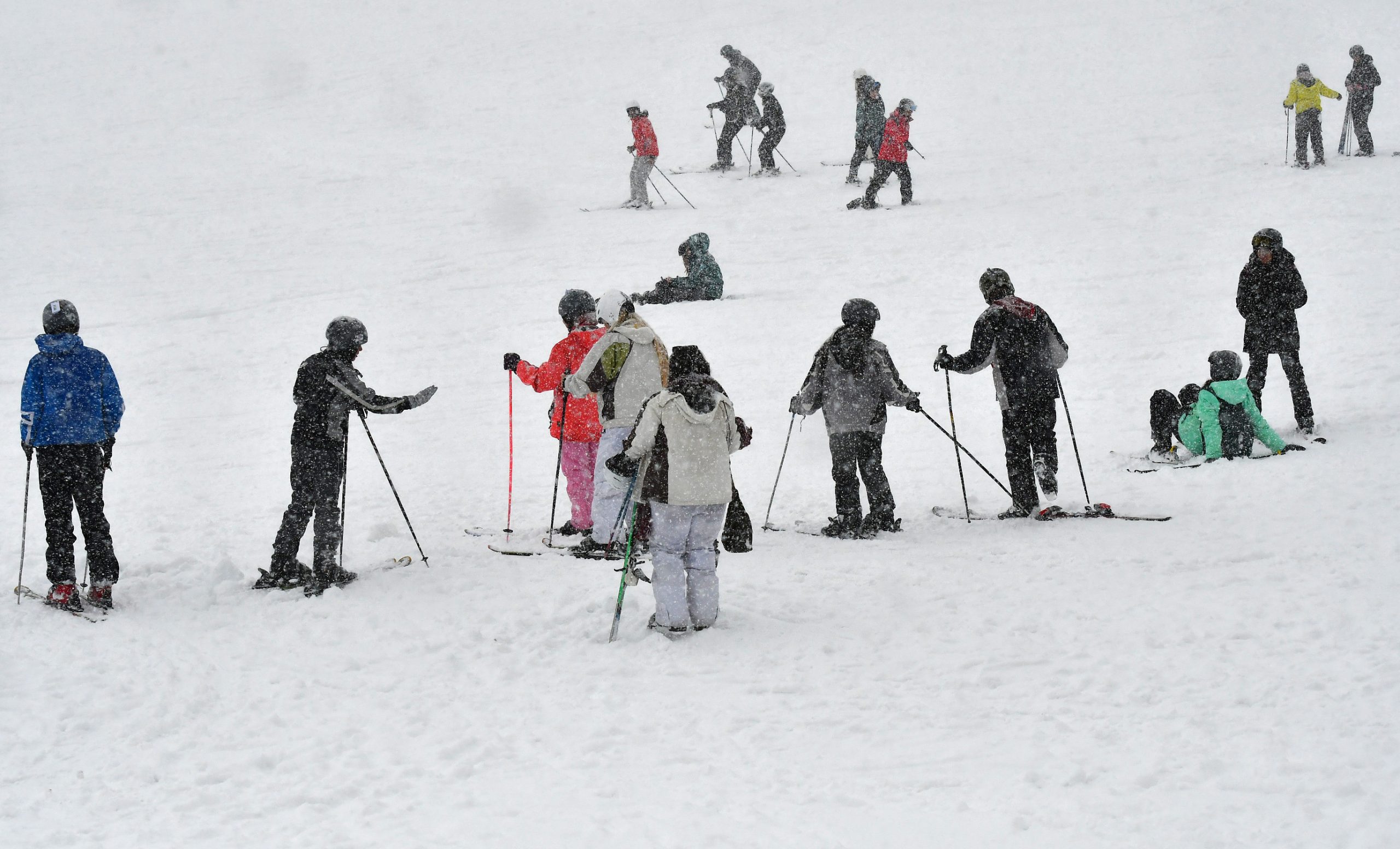 Kristal karın ve sarıçam ormanlarının buluştuğu Sarıkamış Kayak Merkezi, kayakseverlere