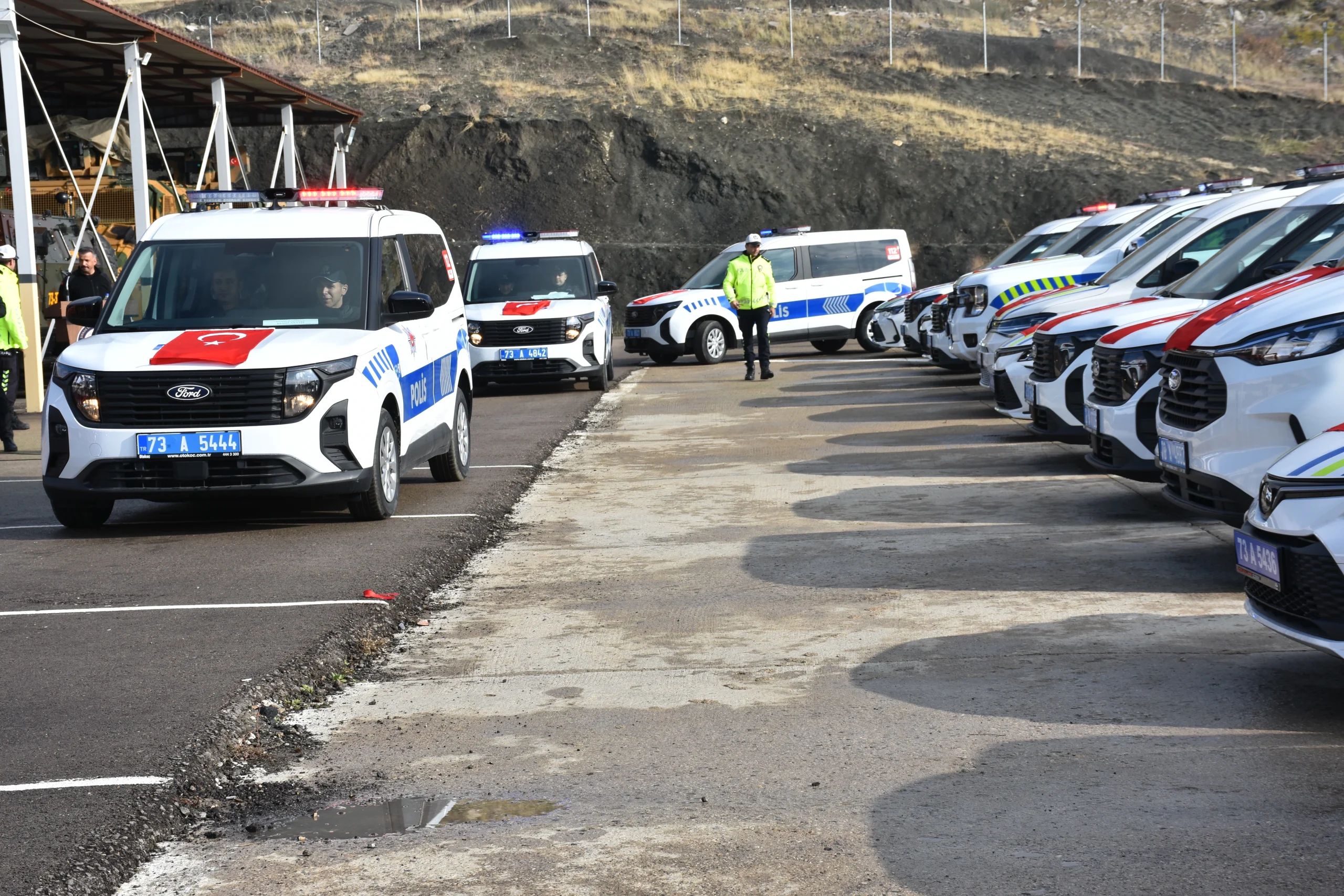 Şırnak’ta emniyet ve jandarma teşkilatlarının hizmet kapasitesi 159 yeni araçla