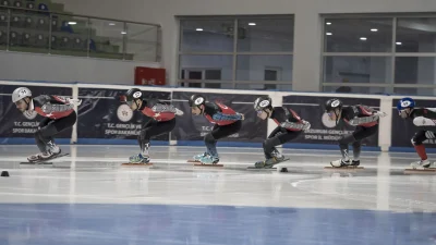 Türkiye, sürat pateninde tarihi bir başarıya imza attı. Furkan Akar