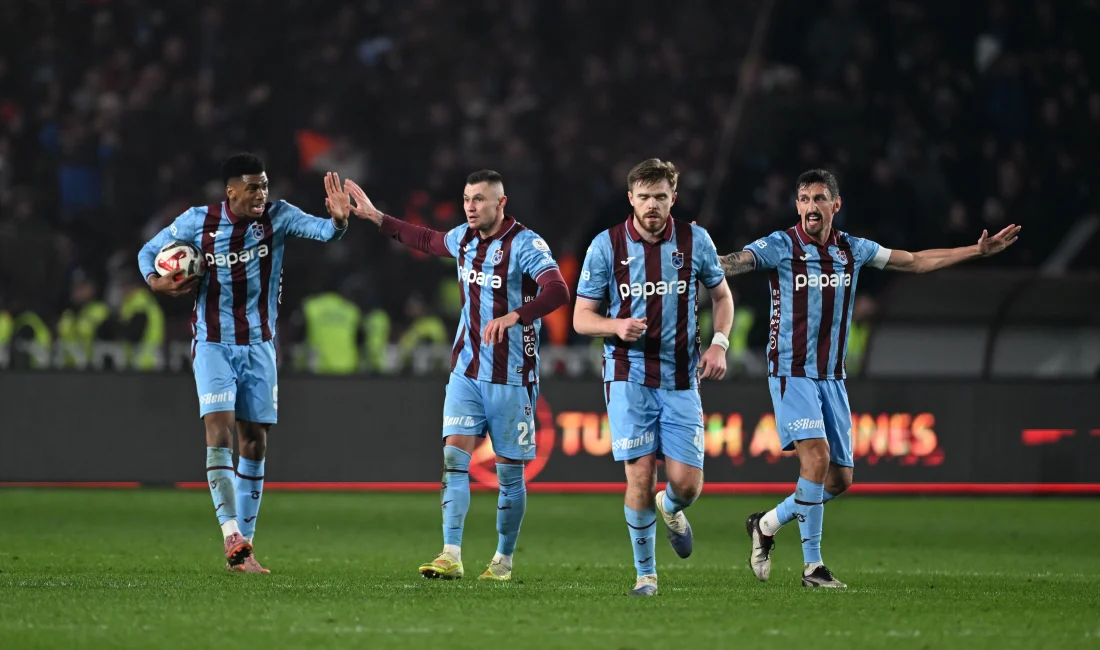 Trendyol Süper Lig'in 16. haftasında Trabzonspor ile Beşiktaş, nefes kesen