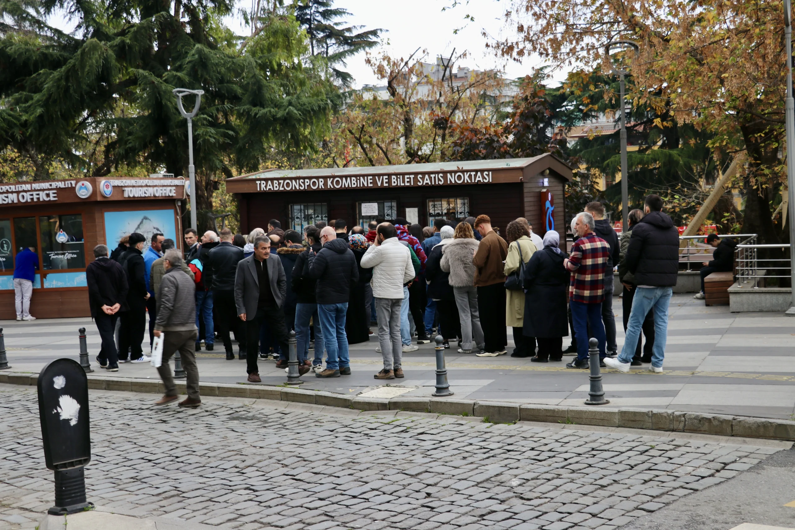 Trendyol Süper Lig'in 16. haftasında oynanacak Trabzonspor-Beşiktaş derbisinin biletleri satışa