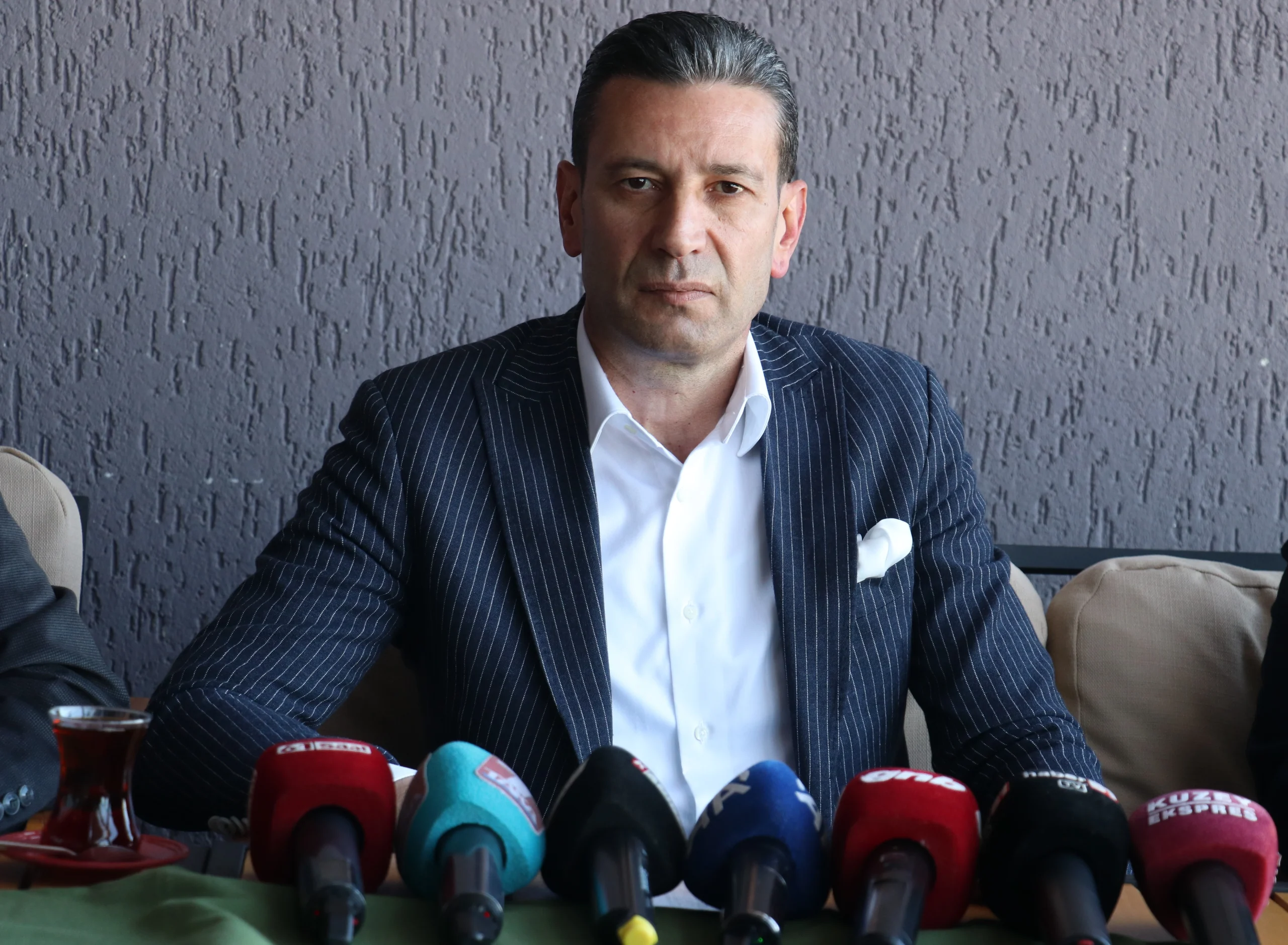 Türkiye Boks Federasyonu Başkanı Suat Hekimoğlu, kulüp ayrımı yapmadan Türk