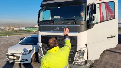 Türkiye’nin ilk üniversite onaylı ve iş garantili kadın tır sürücüsü