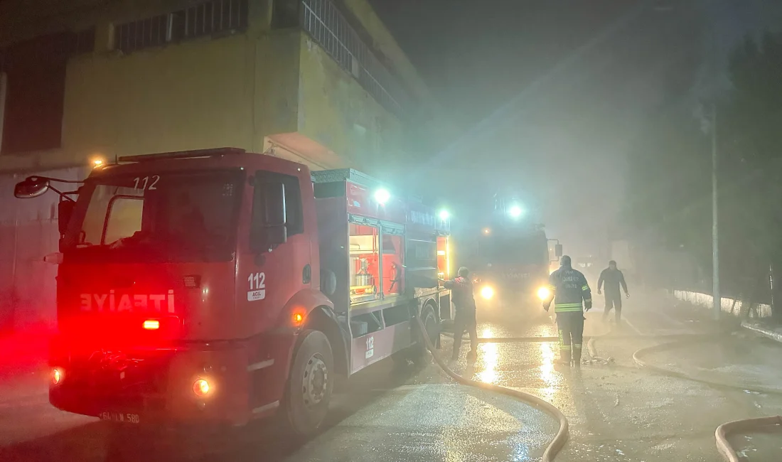 Uşak’ta Plastik Poşet Fabrikasında Yangın Paniği Uşak'ta plastik poşet üreten fabrikada çıkan yangın kısa sürede büyüdü,