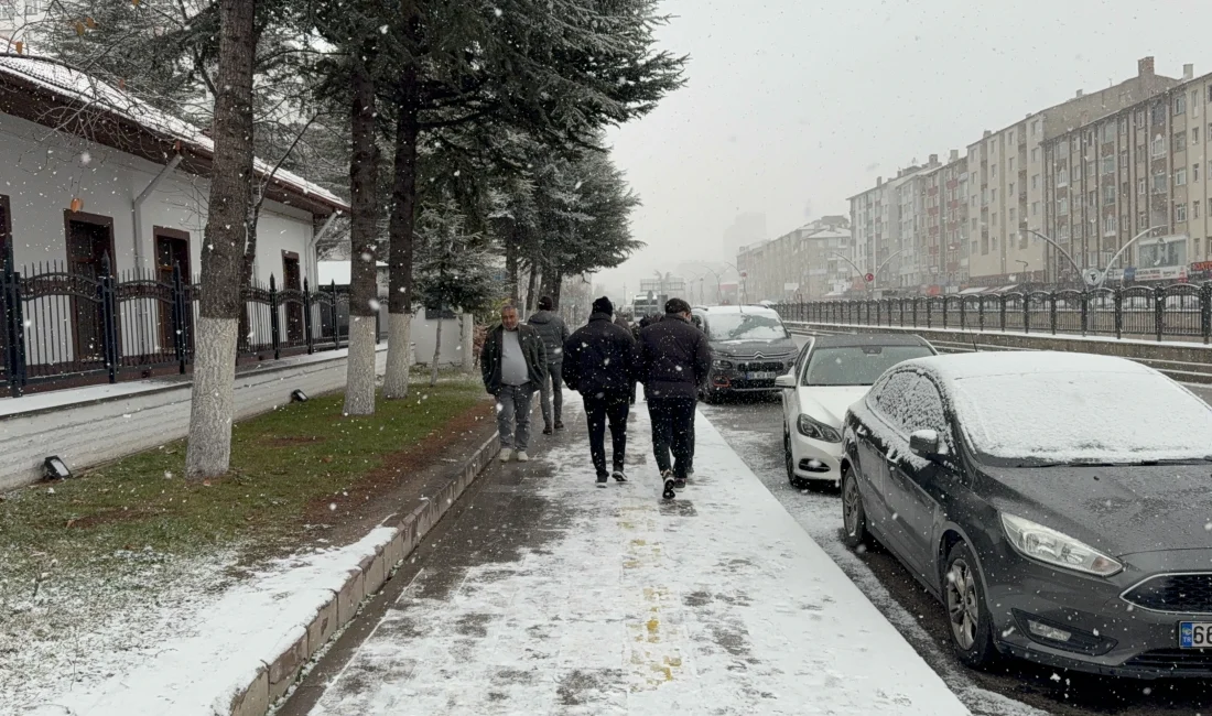 Yurdun doğusunda kış etkisini hissettirmeye başladı. Yozgat’ta kar yağışı görülürken,