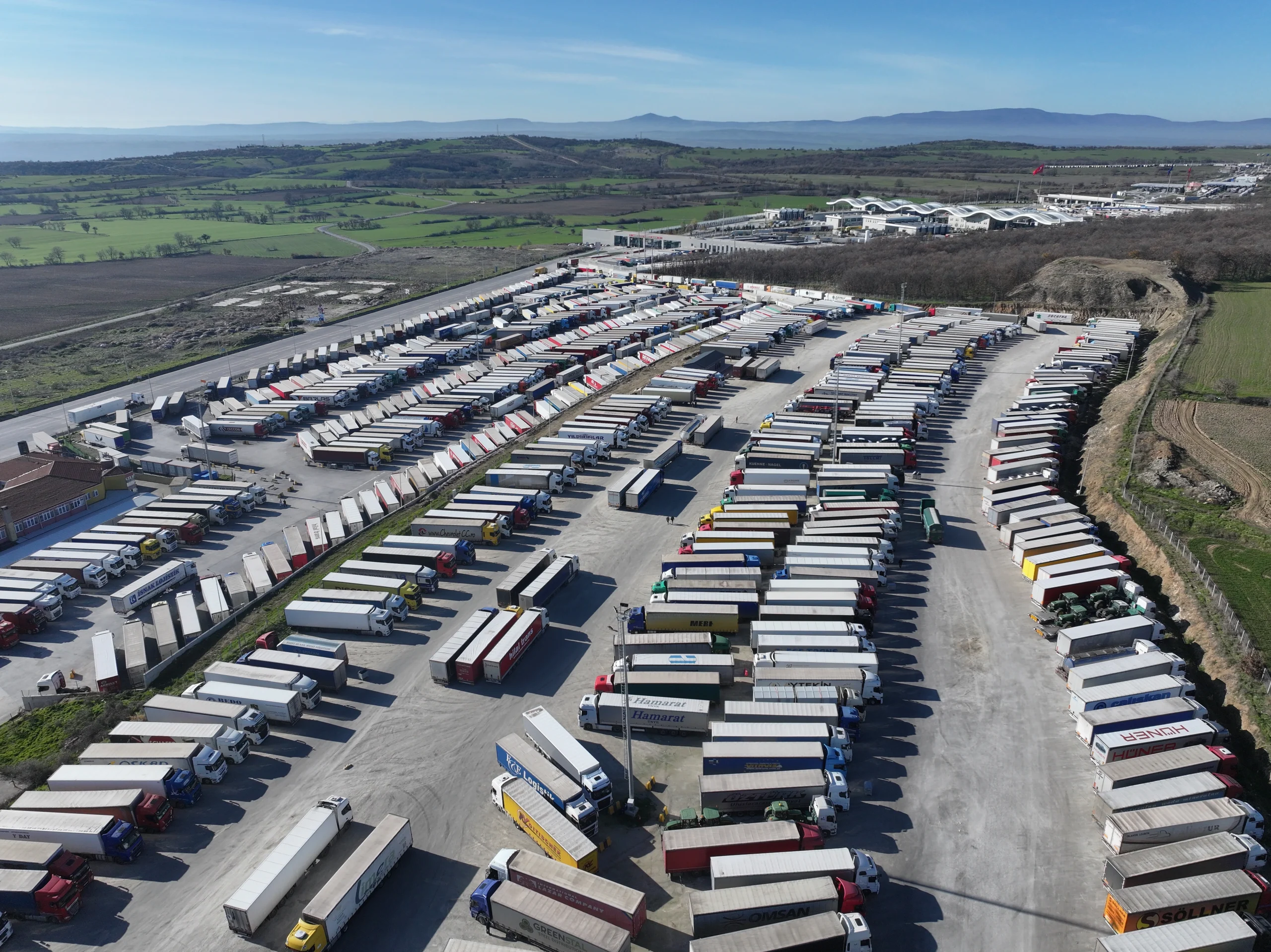 Yunanistan’da süren çiftçi protestoları, Türkiye’den Avrupa’ya yapılan TIR geçişlerini aksattı.
