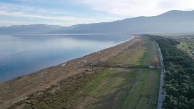 Türkiye’nin önemli tatlı su kaynaklarından İznik Gölü’nde suyun kıyıdan metrelerce