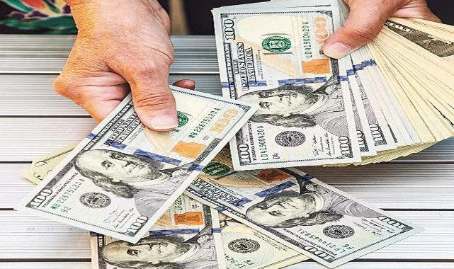 Dolar/TL 42,60 Seviyelerinde Güne Başladı Dolar/TL yeni güne 42,60 seviyelerinde yatay başladı. Küresel piyasalar Fed’in