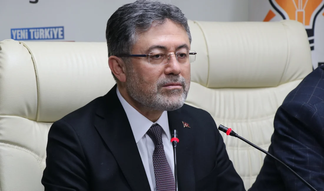 Bakan Yumaklı’dan Burdur’da Net Mesaj: “Hizmet Etmeyenlere İtibar Etmeyin” Tarım ve Orman Bakanı İbrahim Yumaklı, Burdur’da AK Parti teşkilatıyla