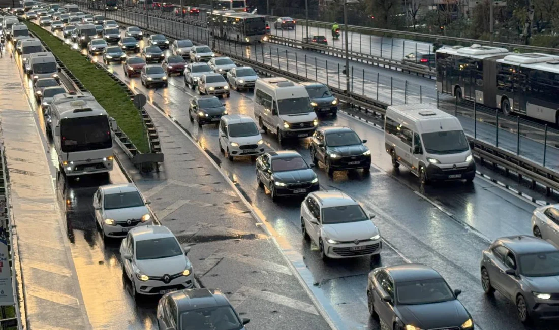 İstanbul’da sabah saatlerinde etkili olan yağış ve hafta başı yoğunluğu,