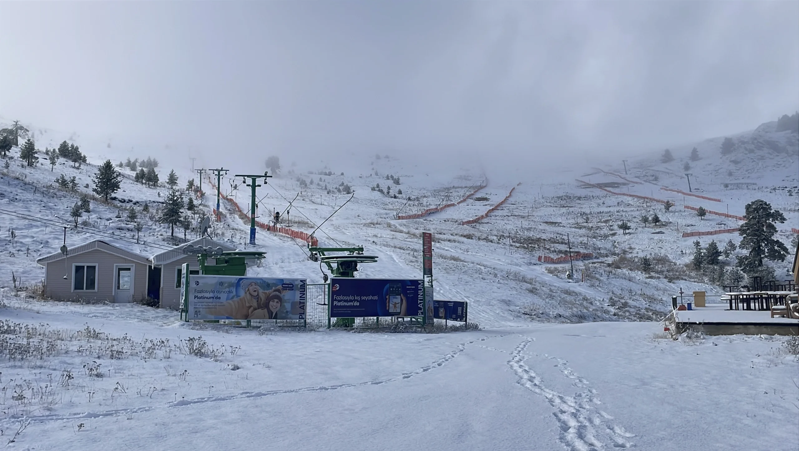 Bolu’da iki gündür süren kar yağışı, yüksek kesimleri beyaza bürüdü;