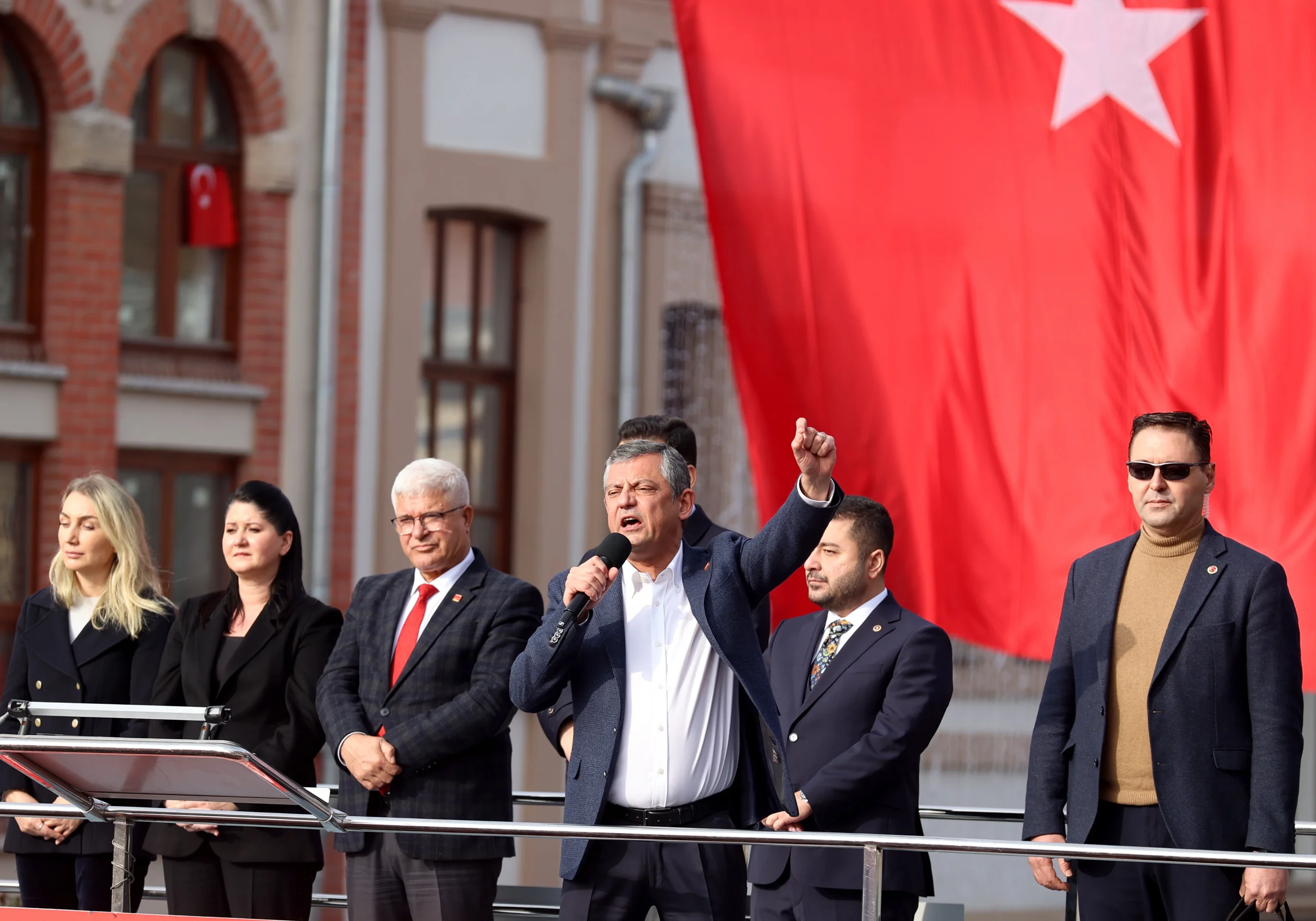 CHP lideri Özgür Özel, Edirne mitinginde ekonomi, sosyal adalet ve