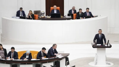 Özgür Özel, TBMM Genel Kurulu'nda 2026 yılı bütçesini eleştirerek, iktidarın