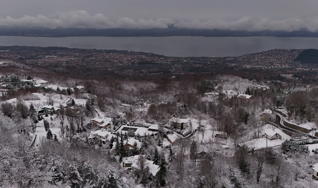 Sakarya’nın Yüksek Kesimleri Beyaza Büründü: Kar Kalınlığı 50 Santimetreyi Aştı Sakarya'nın Sapanca ilçesine bağlı yüksek mahallelerde kar yağışı etkisini artırdı,