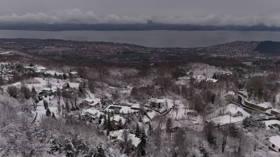 Sakarya'nın Sapanca ilçesine bağlı yüksek mahallelerde kar yağışı etkisini artırdı,