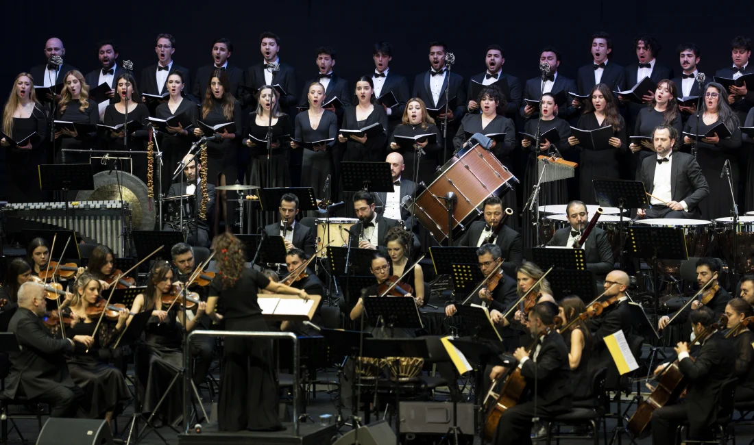 Dünyaca ünlü piyanist Fazıl Say, yıl sonu konserinde çevre felaketlerine