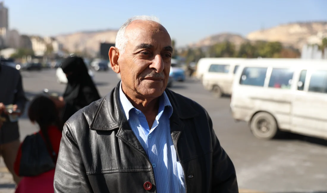 Şam Halkı Umutlu: “Suriye Özgür ve Güvenli Günlerine Dönüyor” Suriye’de rejimin devrilmesinin ardından Şamlılar, ülkede özgürlük, güvenlik ve ekonomik