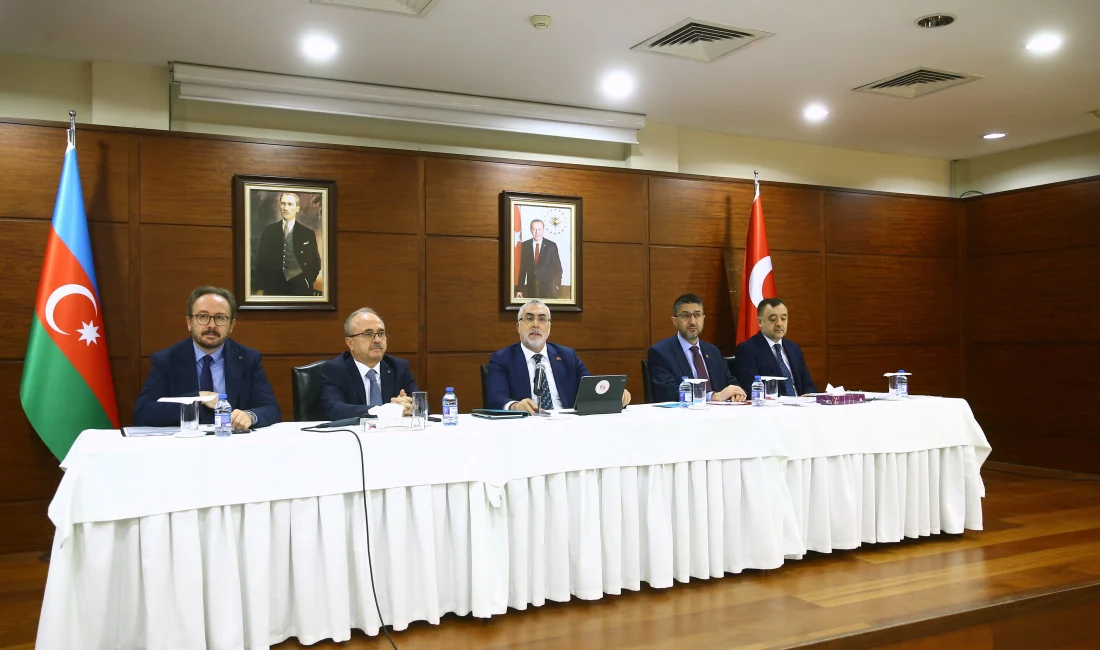 Bakan Işıkhan Bakü’de: “Türk İş İnsanlarımızın Yanındayız” Çalışma ve Sosyal Güvenlik Bakanı Vedat Işıkhan, Azerbaycan’da Türk iş