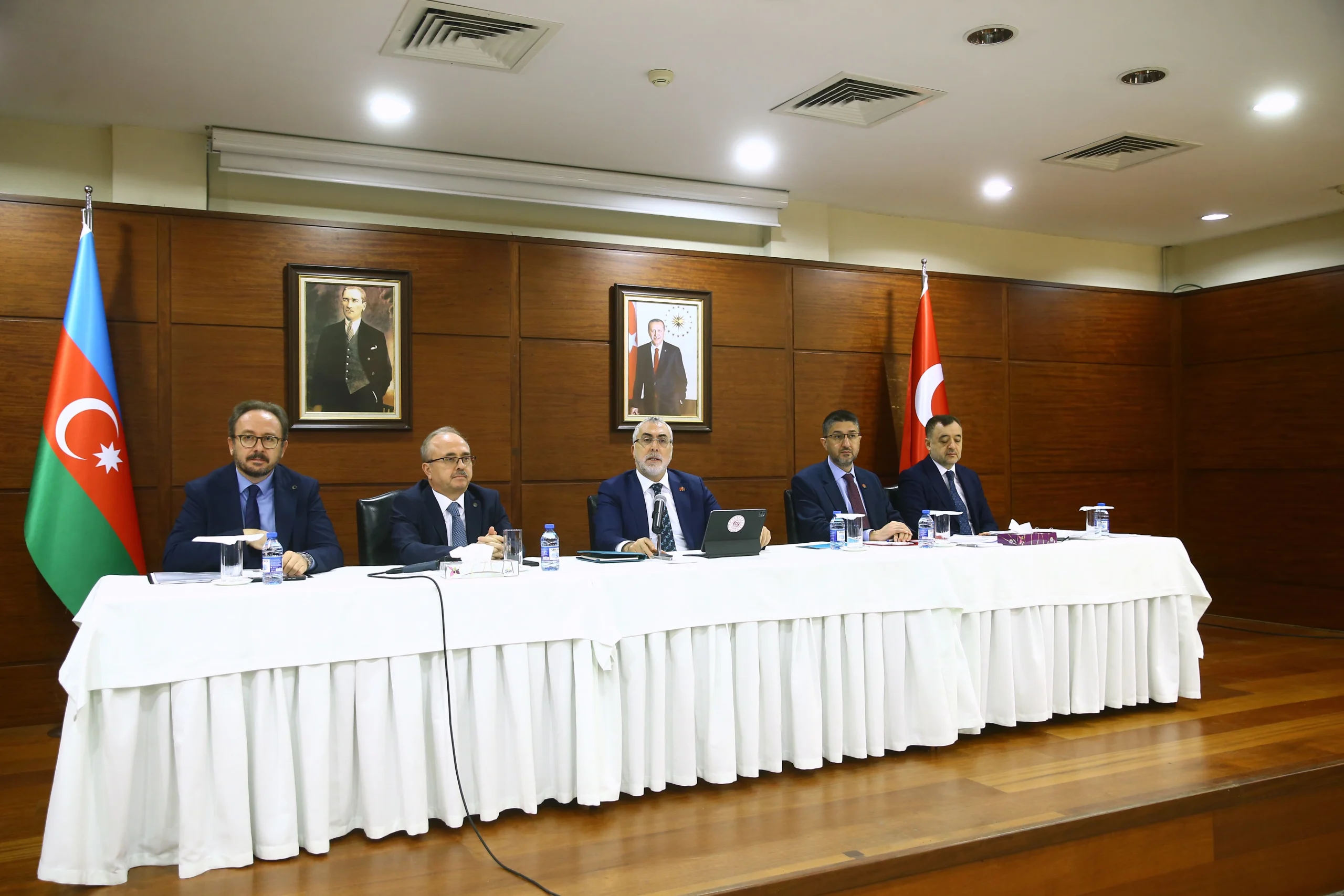 Çalışma ve Sosyal Güvenlik Bakanı Vedat Işıkhan, Azerbaycan’da Türk iş