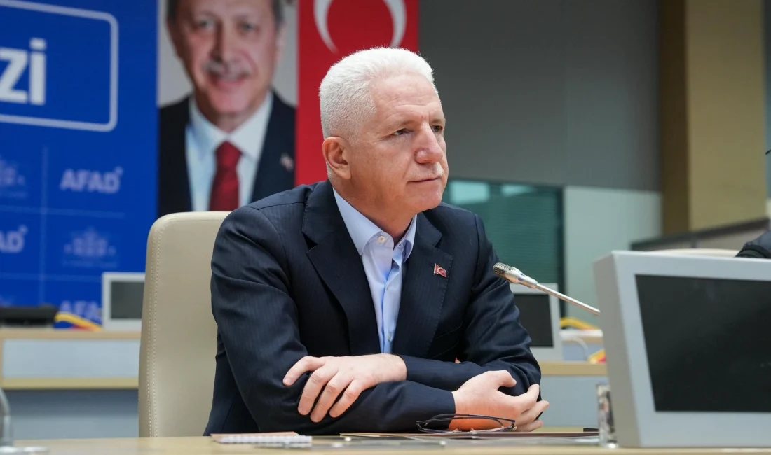 İstanbul Valisi Davut Gül, AFAD’da karla mücadele çalışmalarını inceledi ve