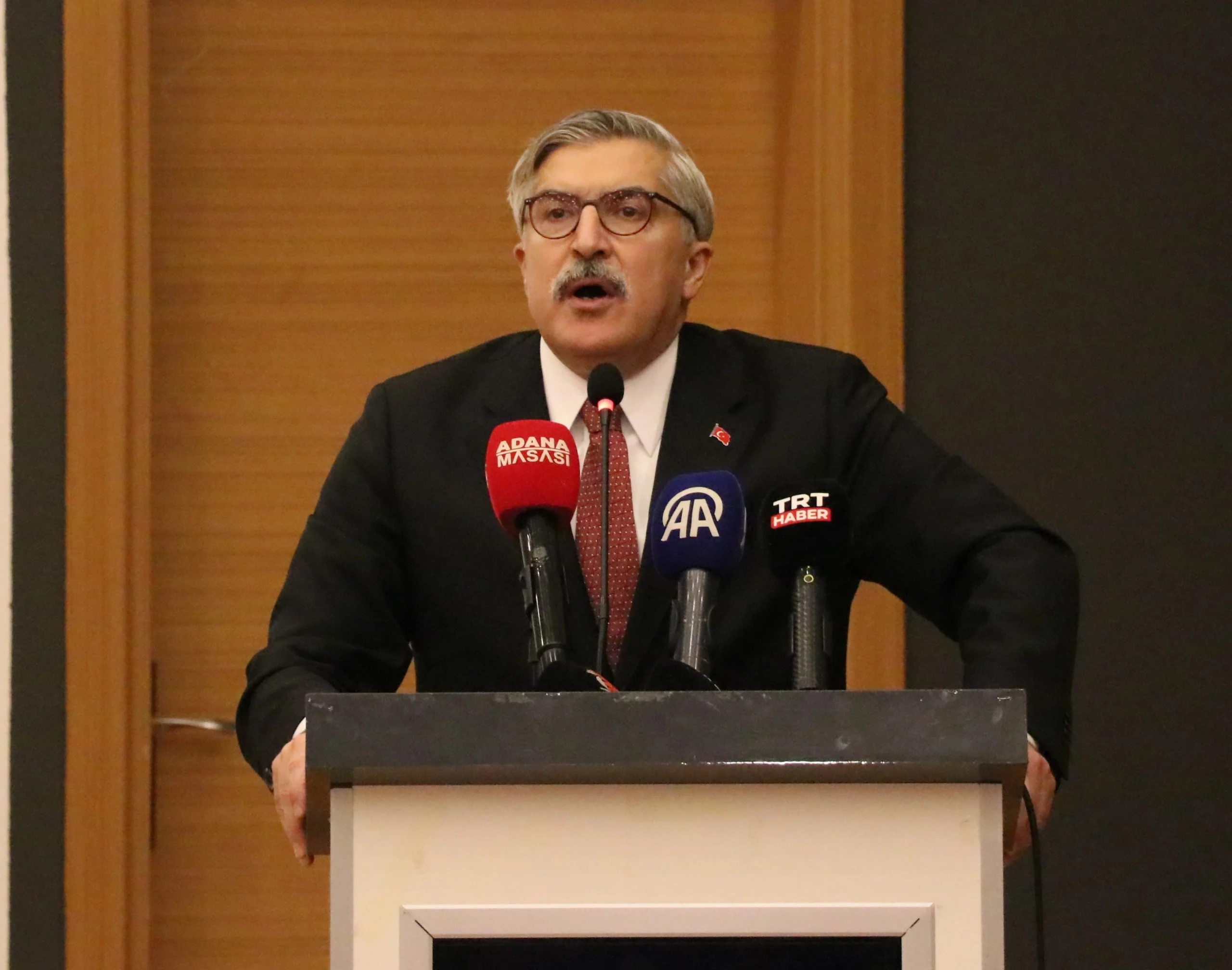 AK Parti'li Hüseyin Yayman, Adana'daki konuşmasında CHP'yi sert sözlerle eleştirirken,