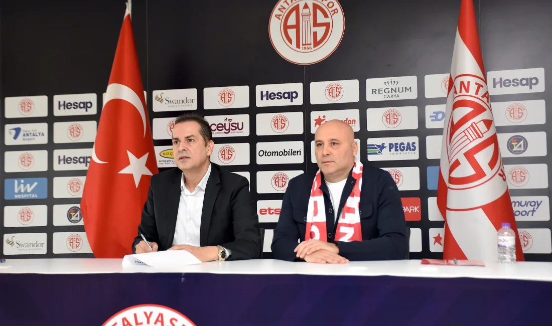 Antalyaspor’da Sami Uğurlu dönemi resmen başladı Trendyol Süper Lig temsilcisi Antalyaspor’da teknik direktörlük görevine getirilen Sami