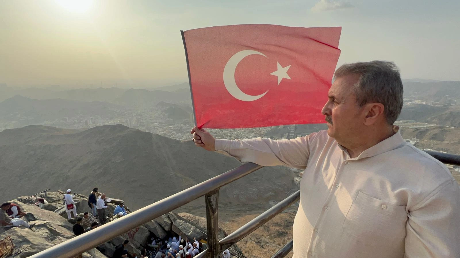 BBP Genel Başkanı Mustafa Destici, Türk bayrağına yönelik saldırıyı “ihanet”