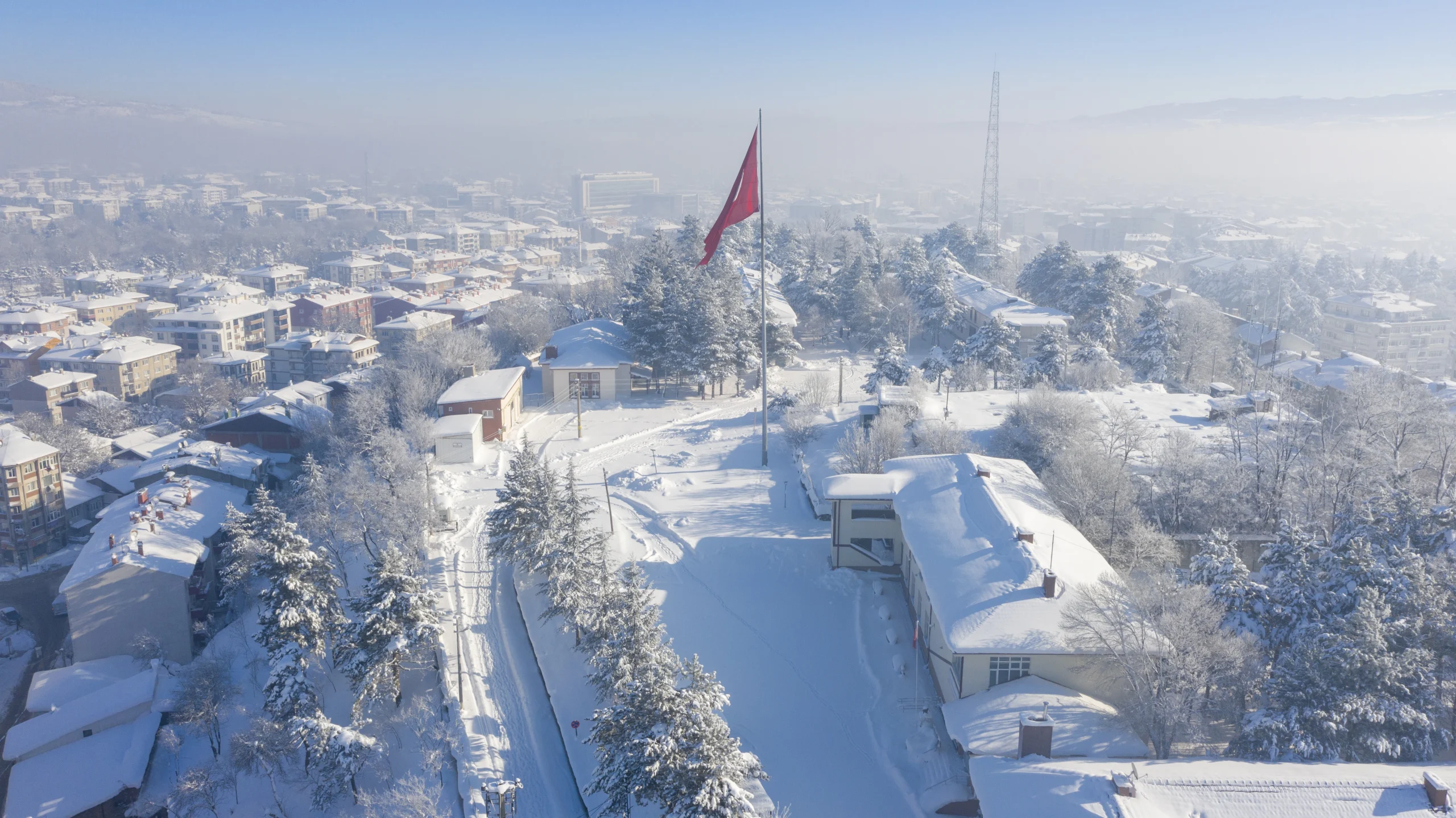 Bolu ve Karadeniz illerinde etkili olan yoğun kar yağışı ulaşımı
