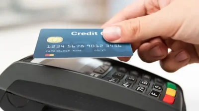 BDDK, kredi kartı limitlerini gelire bağlayan yeni düzenlemeyi duyurdu. 400